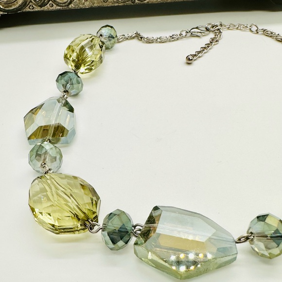 Gorgeous Green Crystal Statement Necklace - Picture 5 of 12